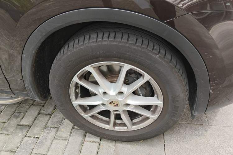 Used Porsche Cayenne 2015 Cayenne 3.0T Right Front Wheel Hub