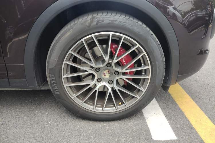 Used Porsche Cayenne 2015 Cayenne 3.0T Right Front Wheel Hub