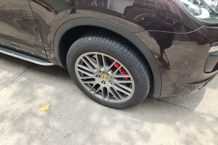 Used Porsche Cayenne 2015 Cayenne 3.0T Right Front Wheel Hub