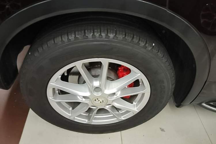 Used Porsche Cayenne 2015 Cayenne 3.0T Right Rear Wheel Hub