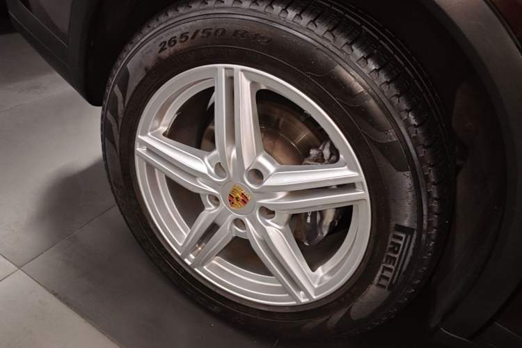 Used Porsche Cayenne 2015 Cayenne 3.0T Right Rear Wheel Hub