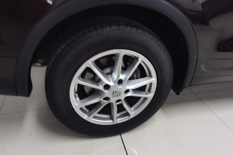 Used Porsche Cayenne 2015 3.6L automatic transmission U.S. specification Right Rear Wheel Hub