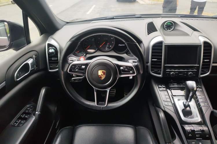 Used Porsche Cayenne 2015 Cayenne 3.0T Steering Wheel