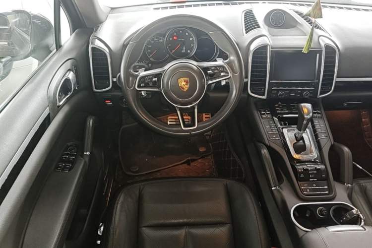 Used Porsche Cayenne 2015 Cayenne 3.0T Steering Wheel