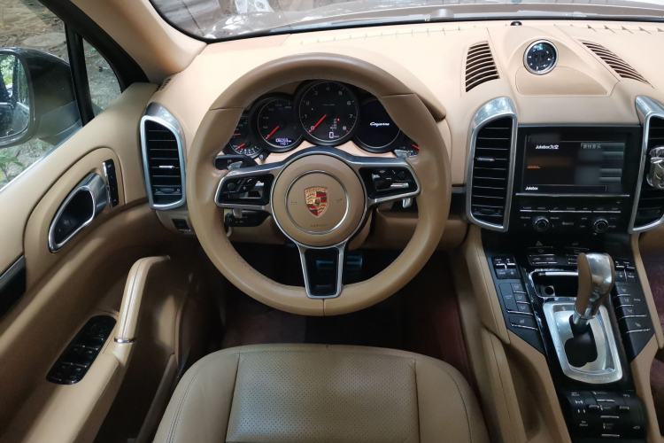 Used Porsche Cayenne 2015 Cayenne 3.0T Steering Wheel