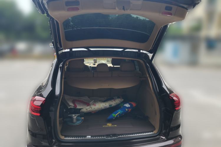 Used Porsche Cayenne 2015 Cayenne 3.0T Trunk