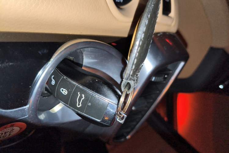 Used Porsche Cayenne 2015 Cayenne 3.0T Vehicle Key