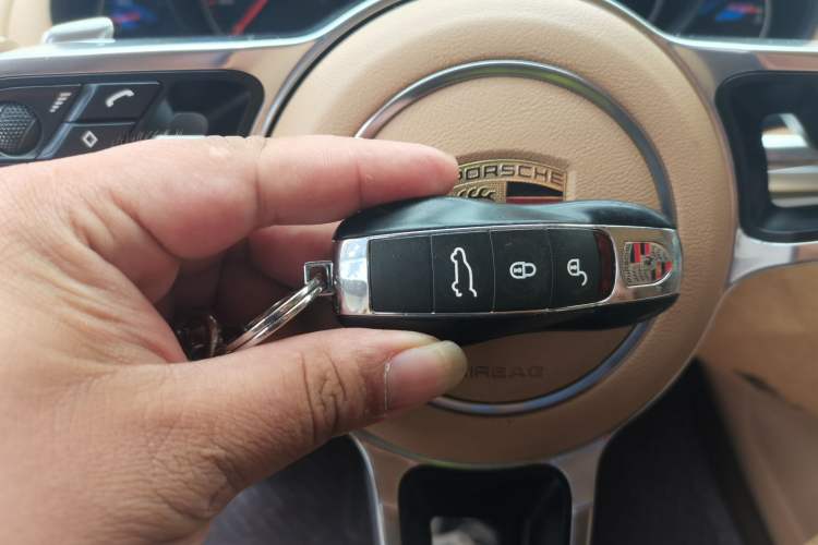 Used Porsche Cayenne 2015 Cayenne 3.0T Vehicle Key