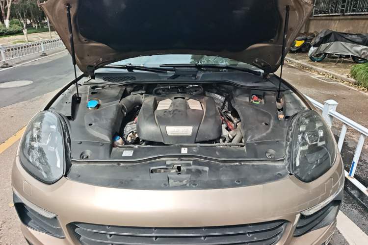 Used Porsche Cayenne 2015 Cayenne 3.0T Engine Bay