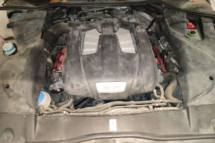 Used Porsche Cayenne 2015 Cayenne 3.0T Engine Bay