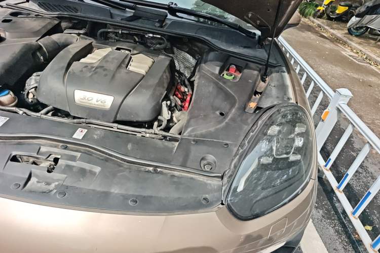 Used Porsche Cayenne 2015 Cayenne 3.0T Engine Bay Left