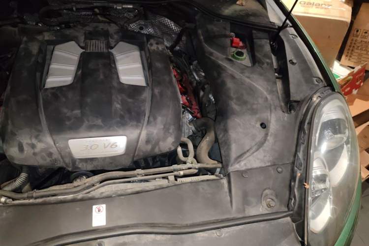 Used Porsche Cayenne 2015 Cayenne 3.0T Engine Bay Left