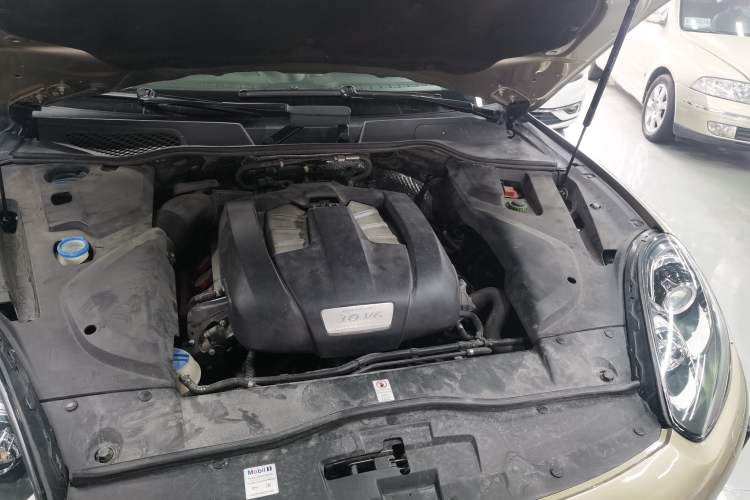 Used Porsche Cayenne 2015 Cayenne 3.0T Engine Bay