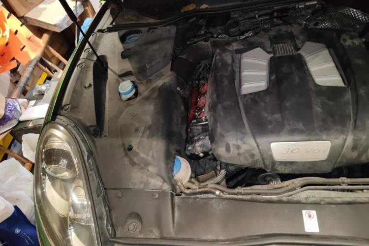 Used Porsche Cayenne 2015 Cayenne 3.0T Engine Bay Right