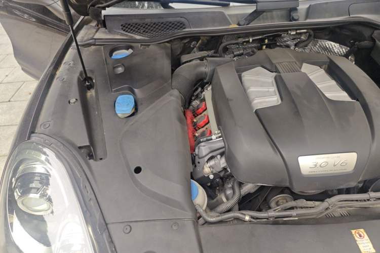 Used Porsche Cayenne 2015 Cayenne 3.0T Engine Bay Right