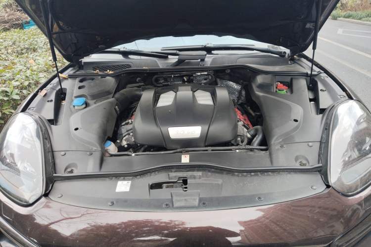 Used Porsche Cayenne 2015 Cayenne 3.0T Engine Bay