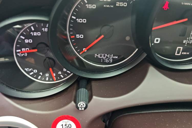 Used Porsche Cayenne 2015 Cayenne 3.0T Odometer Close Up