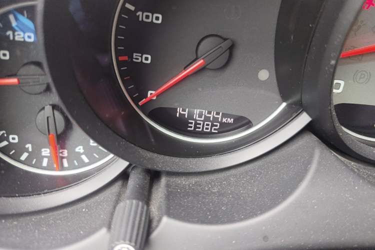 Used Porsche Cayenne 2015 Cayenne S 3.6T Odometer Close Up