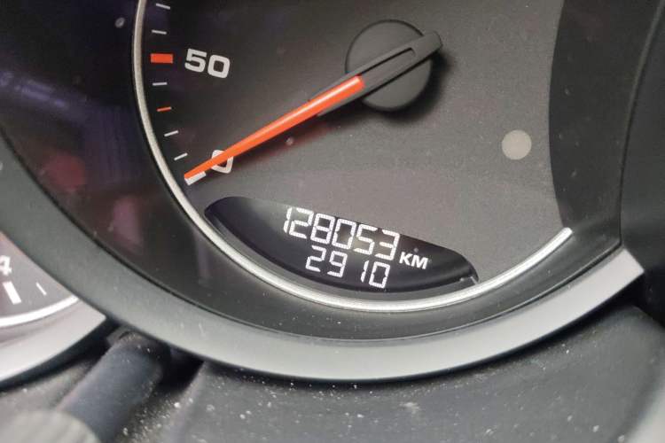 Used Porsche Cayenne 2015 Cayenne 3.0T Odometer Close Up