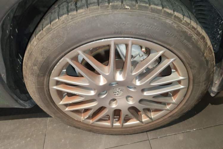 Used Porsche Cayenne 2015 Cayenne 3.0T Right Front Wheel Hub