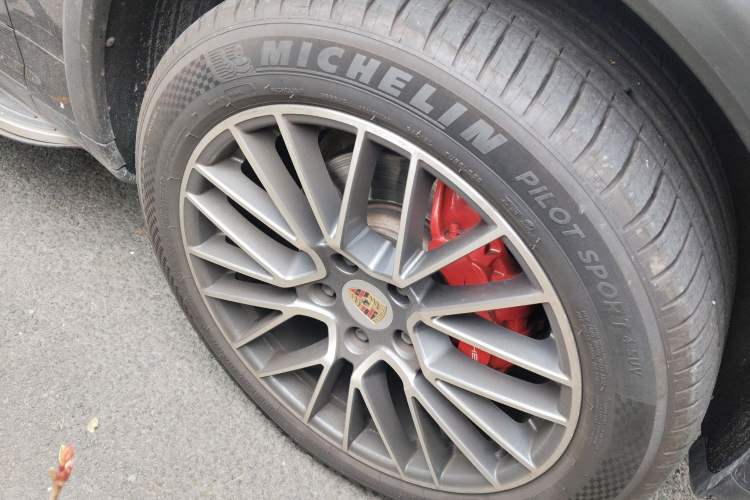 Used Porsche Cayenne 2015 Cayenne 3.0T Right Front Wheel Hub