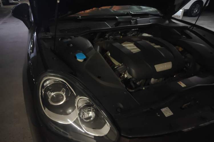 Used Porsche Cayenne 2015 Cayenne 3.0T Engine Bay Right