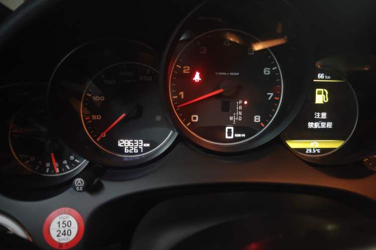 Used Porsche Cayenne 2015 Cayenne 3.0T Odometer Close Up