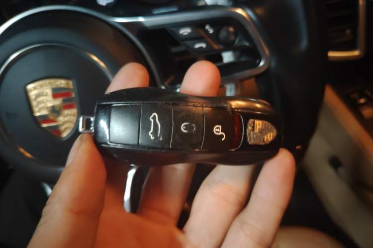 Used Porsche Cayenne 2015 Cayenne 3.0T Vehicle Key