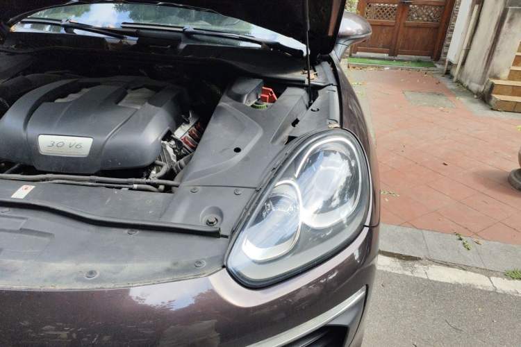 Used Porsche Cayenne 2015 Cayenne 3.0T Engine Bay Left