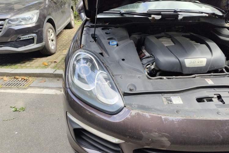 Used Porsche Cayenne 2015 Cayenne 3.0T Engine Bay Right
