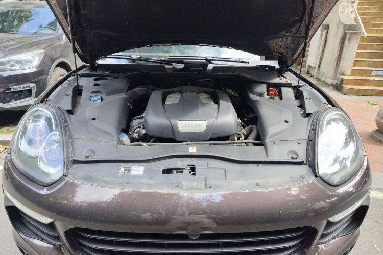 Used Porsche Cayenne 2015 Cayenne 3.0T Engine Bay