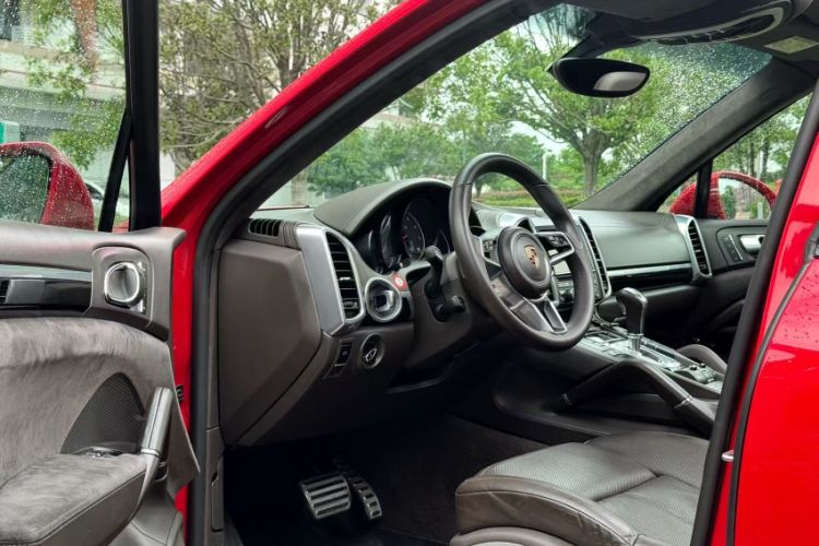Used Porsche Cayenne 2015 Cayenne GTS 3.6T Interior 1