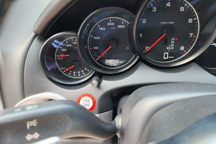 Used Porsche Cayenne 2015 Cayenne 3.0T Odometer Close Up