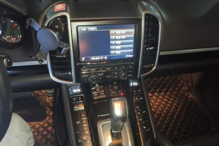 Used Porsche Cayenne 2015 Cayenne 3.0T Audio And AC Panel