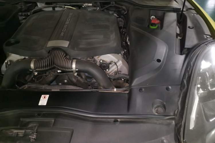Used Porsche Cayenne 2015 Cayenne GTS 3.6T Engine Bay Left