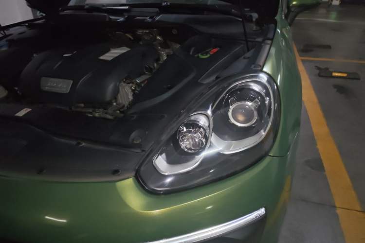 Used Porsche Cayenne 2015 Cayenne 3.0T Engine Bay Left