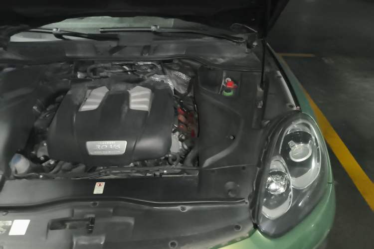 Used Porsche Cayenne 2015 Cayenne 3.0T Engine Bay Left
