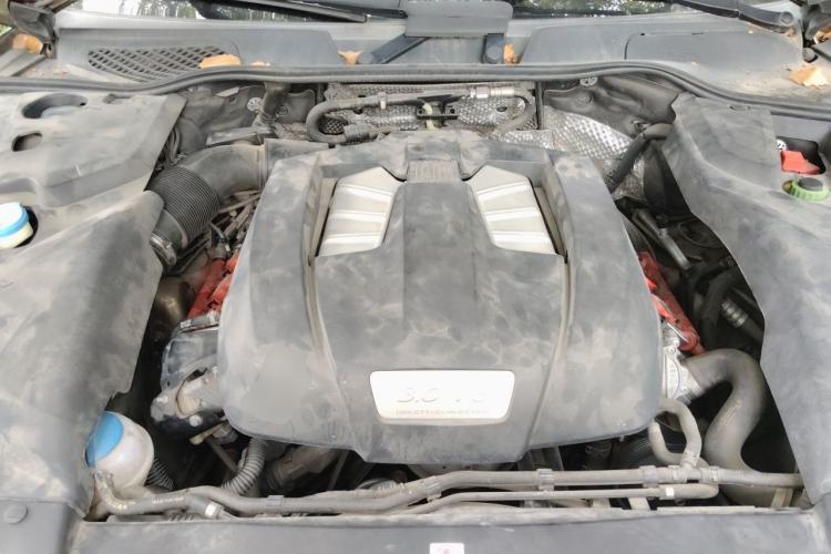 Used Porsche Cayenne 2015 Cayenne 3.0T Engine Bay