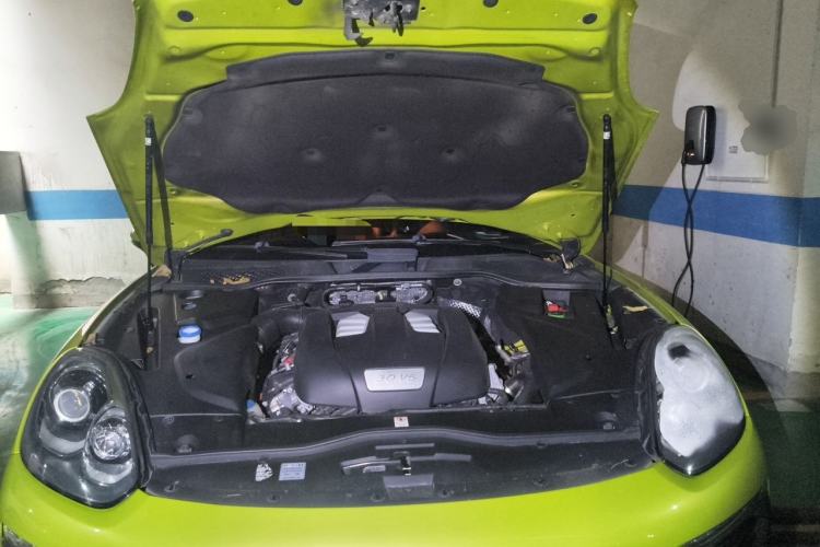 Used Porsche Cayenne 2015 Cayenne 3.0T Engine Bay