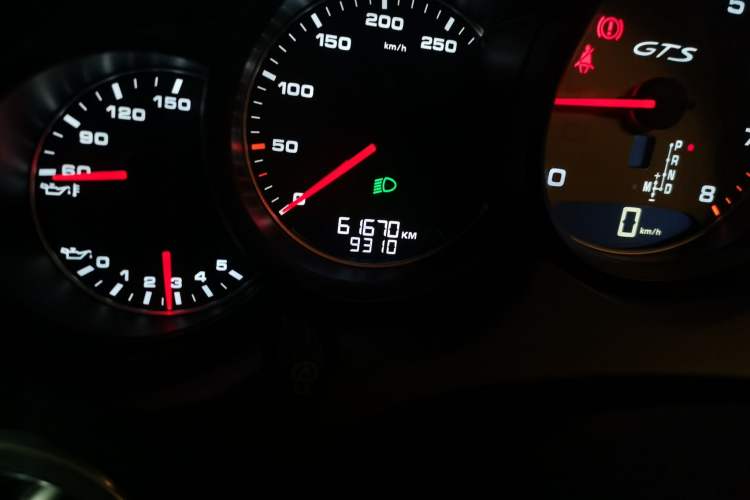 Used Porsche Cayenne 2015 Cayenne GTS 3.6T Odometer Close Up