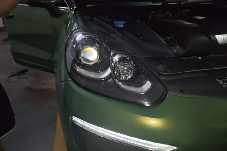 Used Porsche Cayenne 2015 Cayenne 3.0T Right Front Headlight