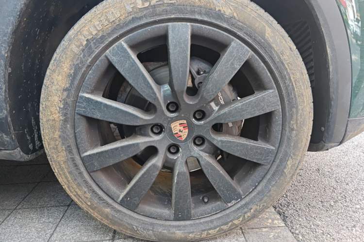Used Porsche Cayenne 2015 Cayenne 3.0T Right Front Wheel Hub