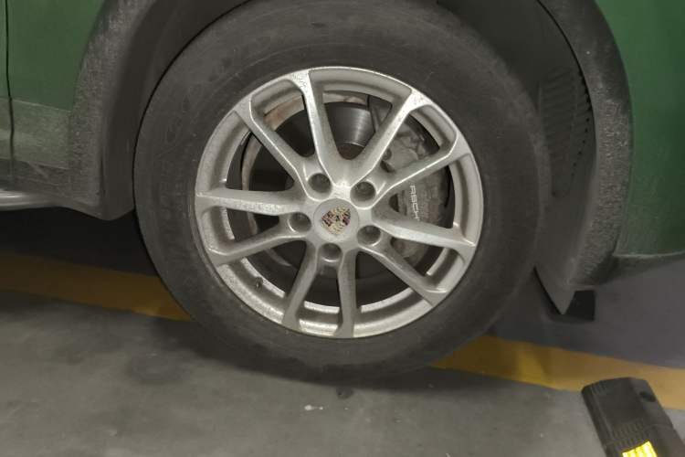 Used Porsche Cayenne 2015 Cayenne 3.0T Right Front Wheel Hub