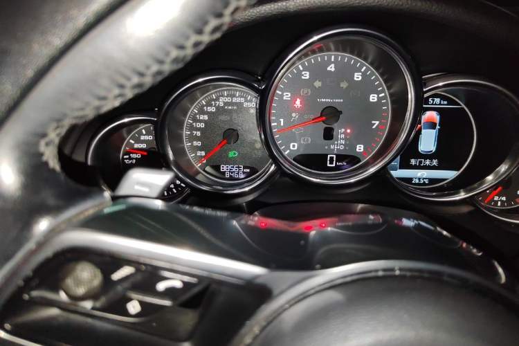 Used Porsche Cayenne 2015 Cayenne S 3.6T Odometer Close Up