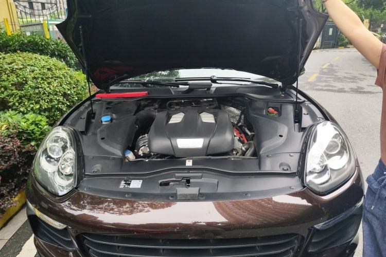 Used Porsche Cayenne 2015 Cayenne 3.0T Engine Bay