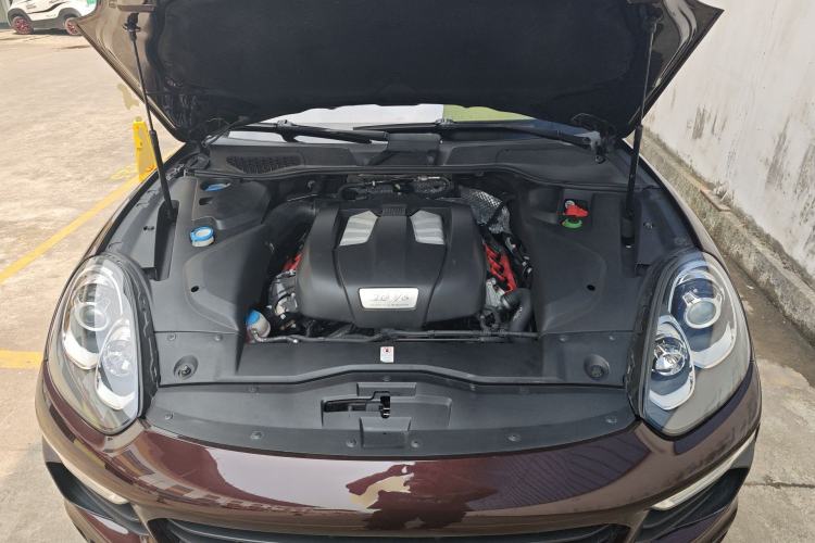 Used Porsche Cayenne 2015 Cayenne 3.0T Engine Bay
