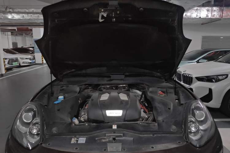 Used Porsche Cayenne 2015 Cayenne 3.0T Engine Bay