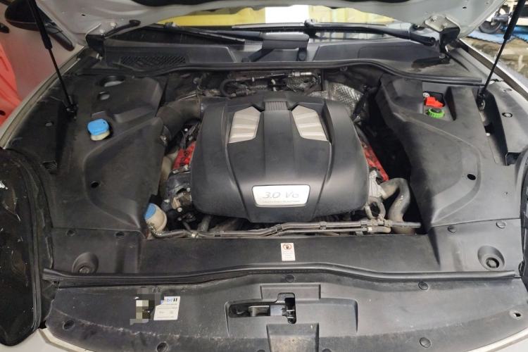 Used Porsche Cayenne 2015 Cayenne 3.0T Engine Bay