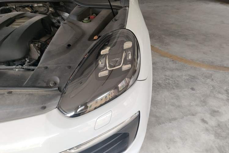Used Porsche Cayenne 2015 Cayenne 3.0T Engine Bay Left
