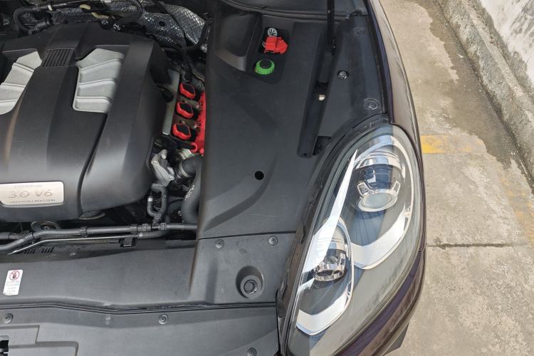 Used Porsche Cayenne 2015 Cayenne 3.0T Engine Bay Left